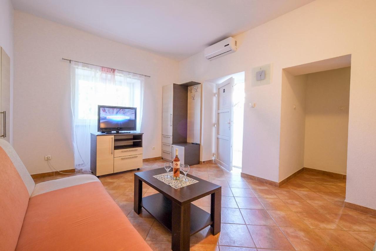 Apartmani Nina Rovinj Exterior photo
