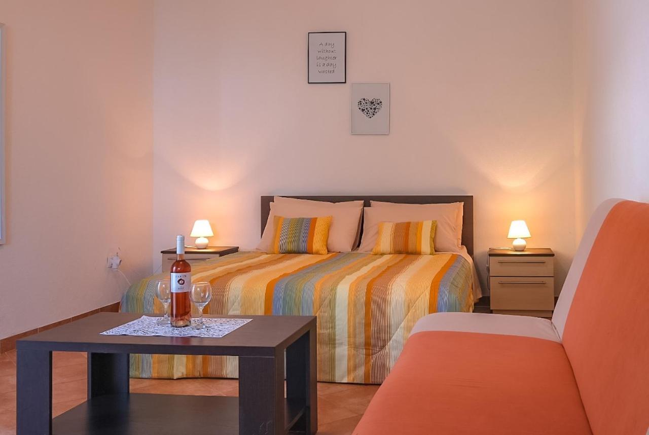 Apartmani Nina Rovinj Exterior photo