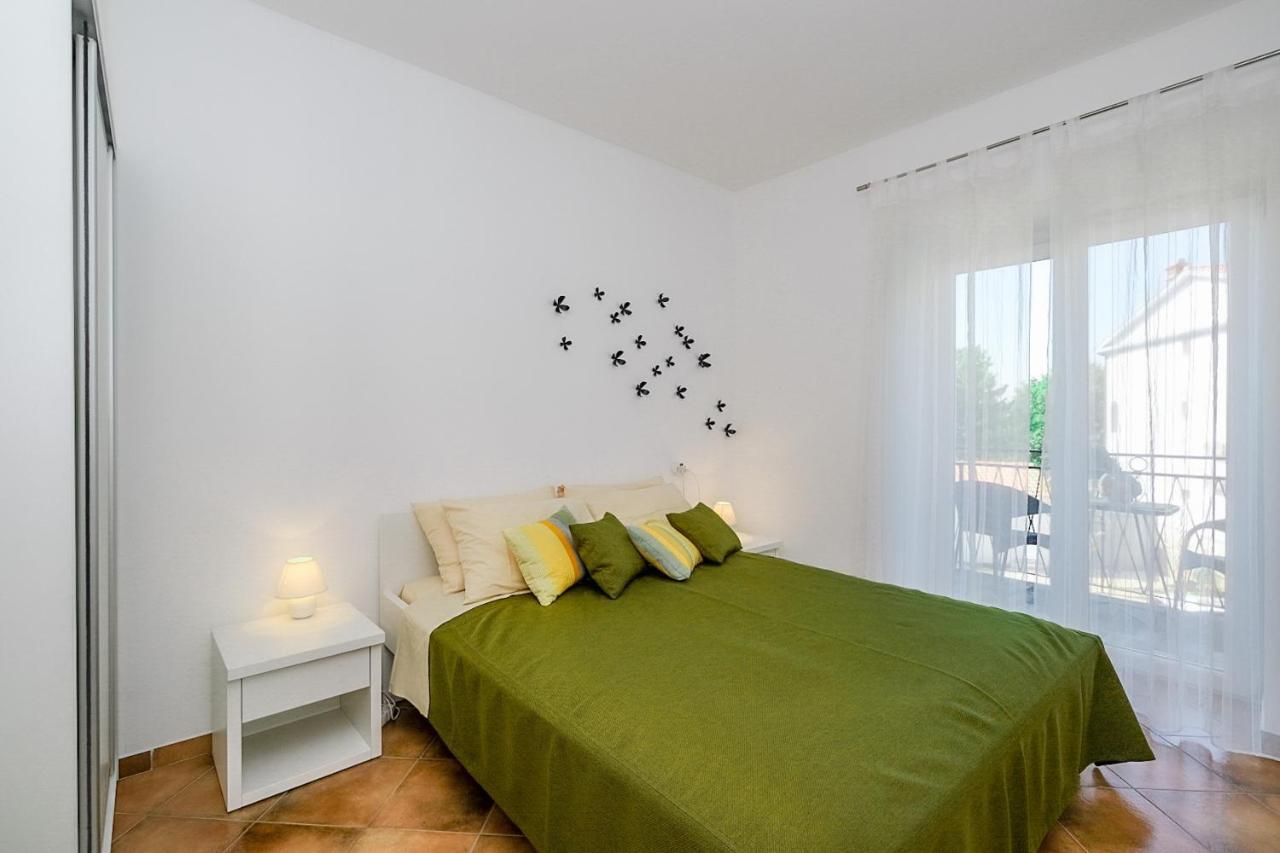 Apartmani Nina Rovinj Exterior photo