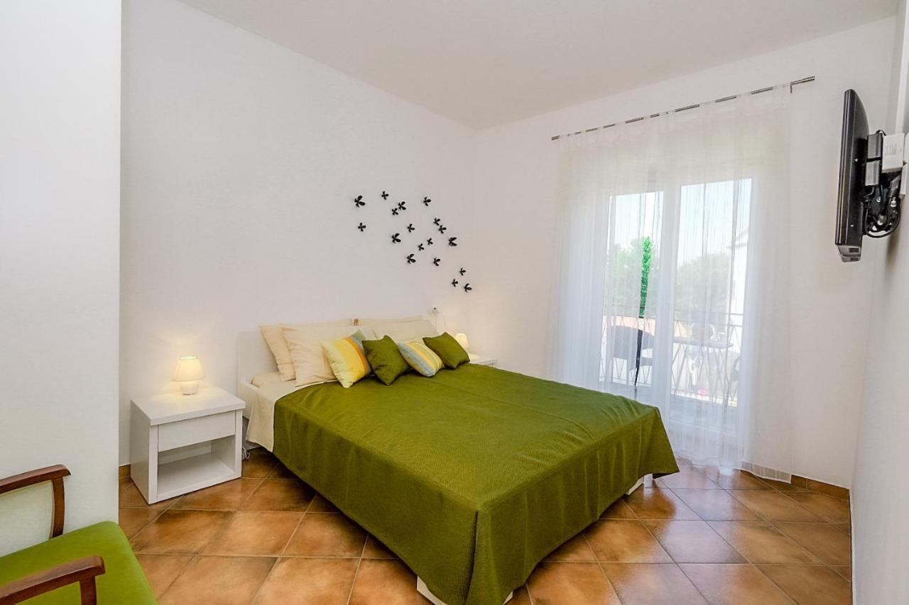 Apartmani Nina Rovinj Exterior photo
