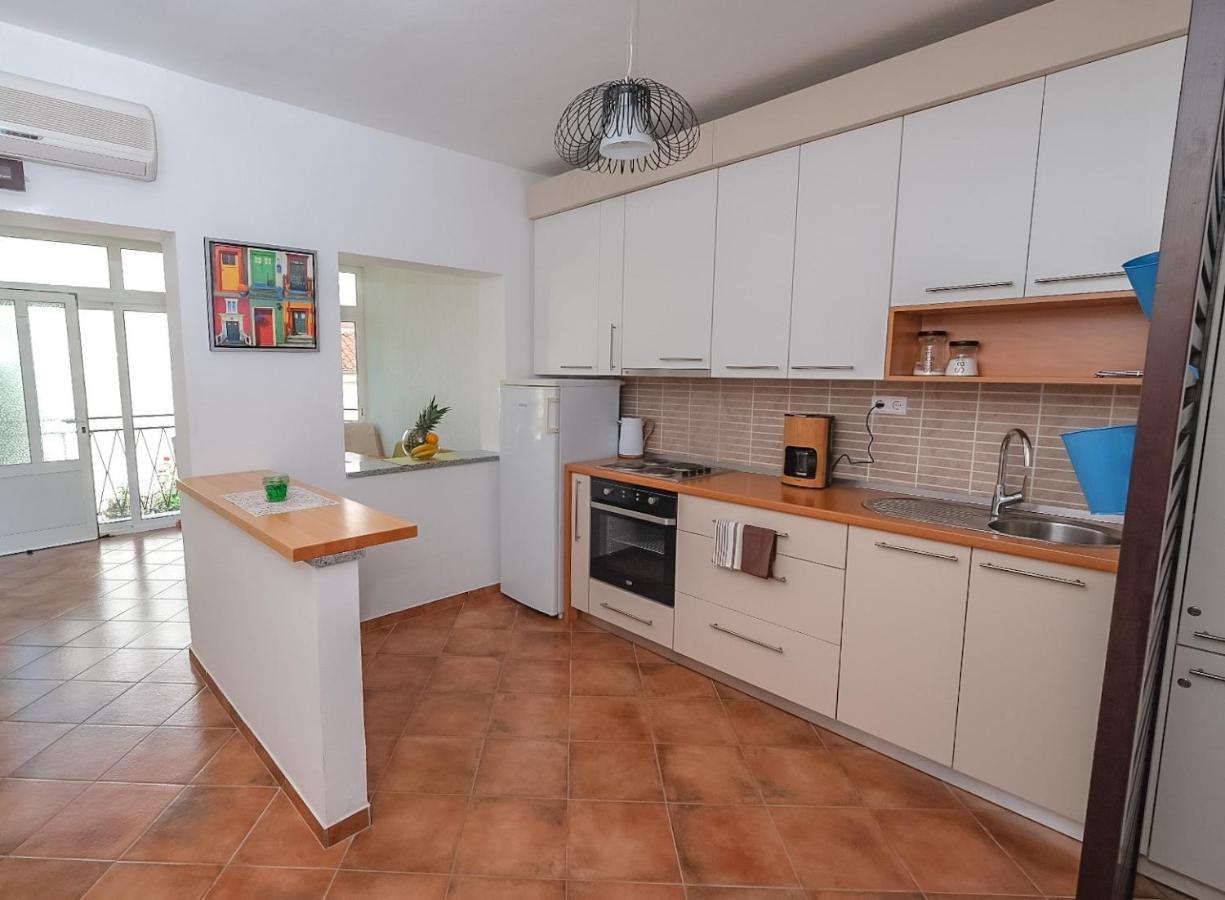 Apartmani Nina Rovinj Exterior photo