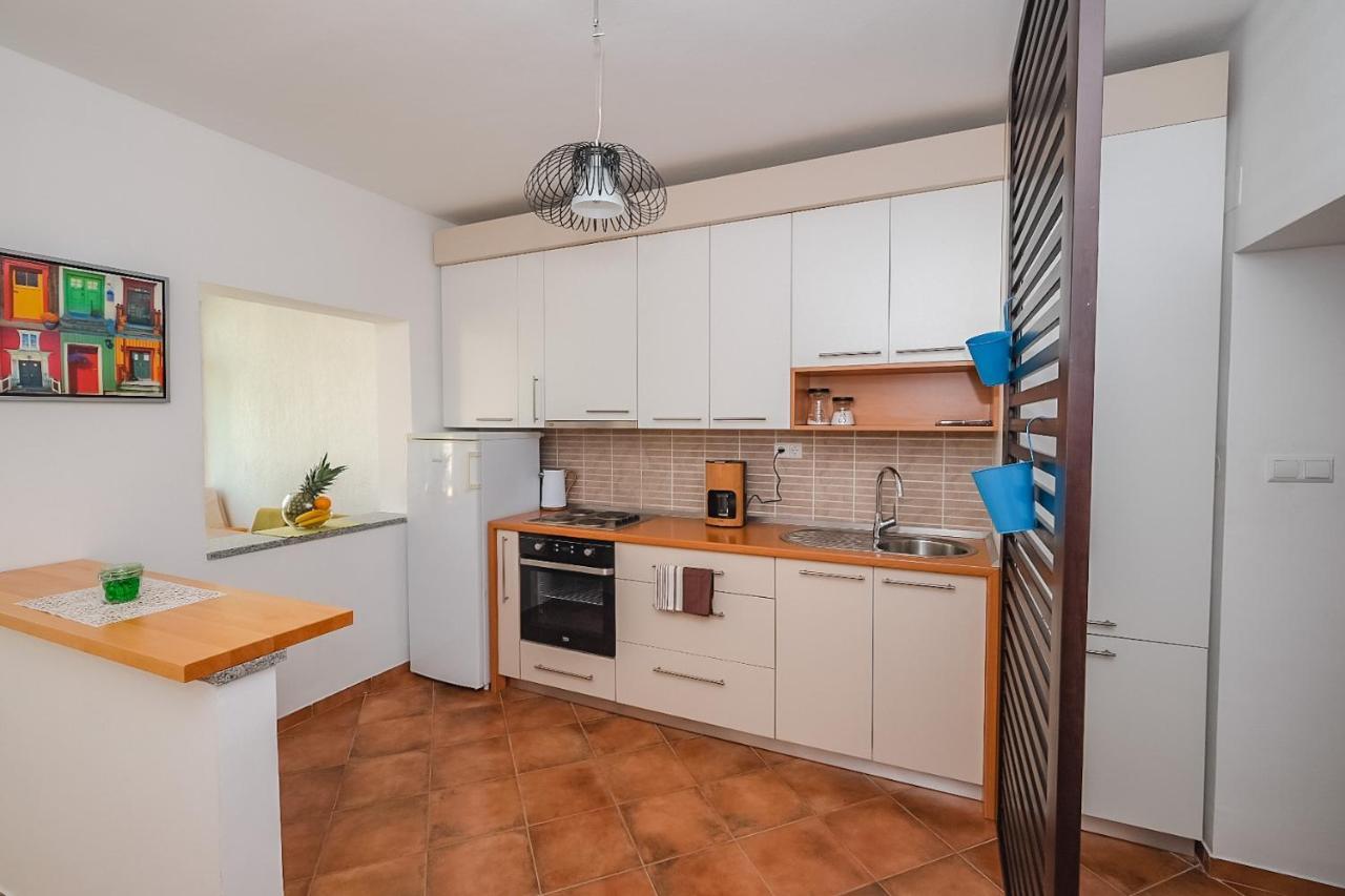 Apartmani Nina Rovinj Exterior photo
